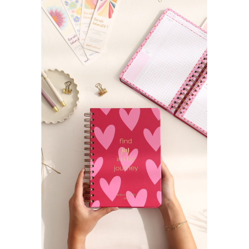 2025 Yılı A5 Haftalık Ajanda Spiralli 15x21 cm - 12 Aylık - Motivasyon Sayfalı Kalpler 2025 Yılı A5 Haftalık Ajanda Spiralli 15x21 cm - 12 Aylık - Motivasyon Sayfalı Kalpler